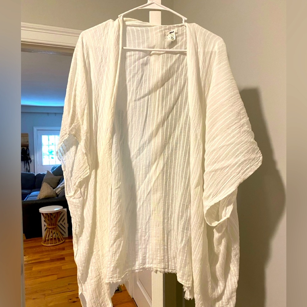 White aerie cover up! Perfect for beach/pool days